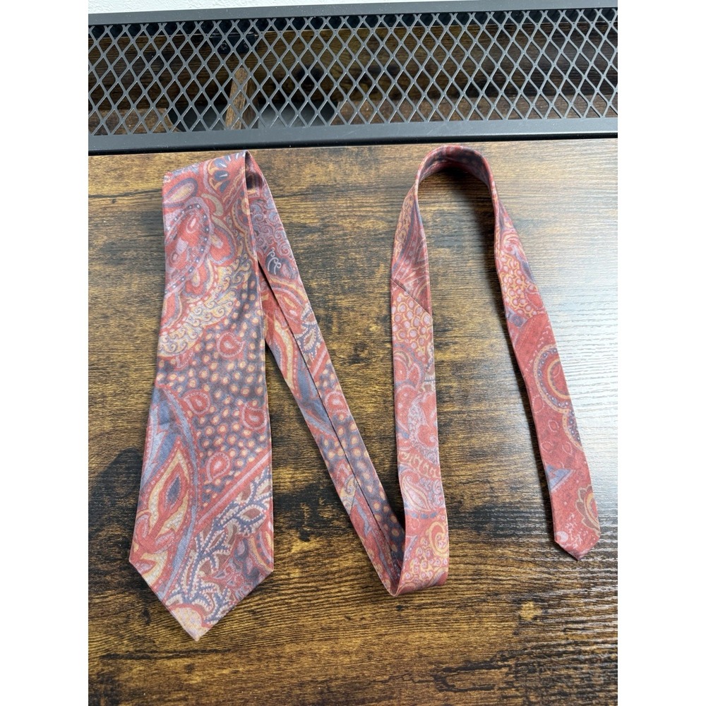 Vintage Rare Bugle Boy USA Mens Tie Red Paisley Necktie IRIDESCENT Style Viscose